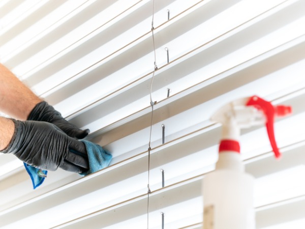 methods for cleaning blinds